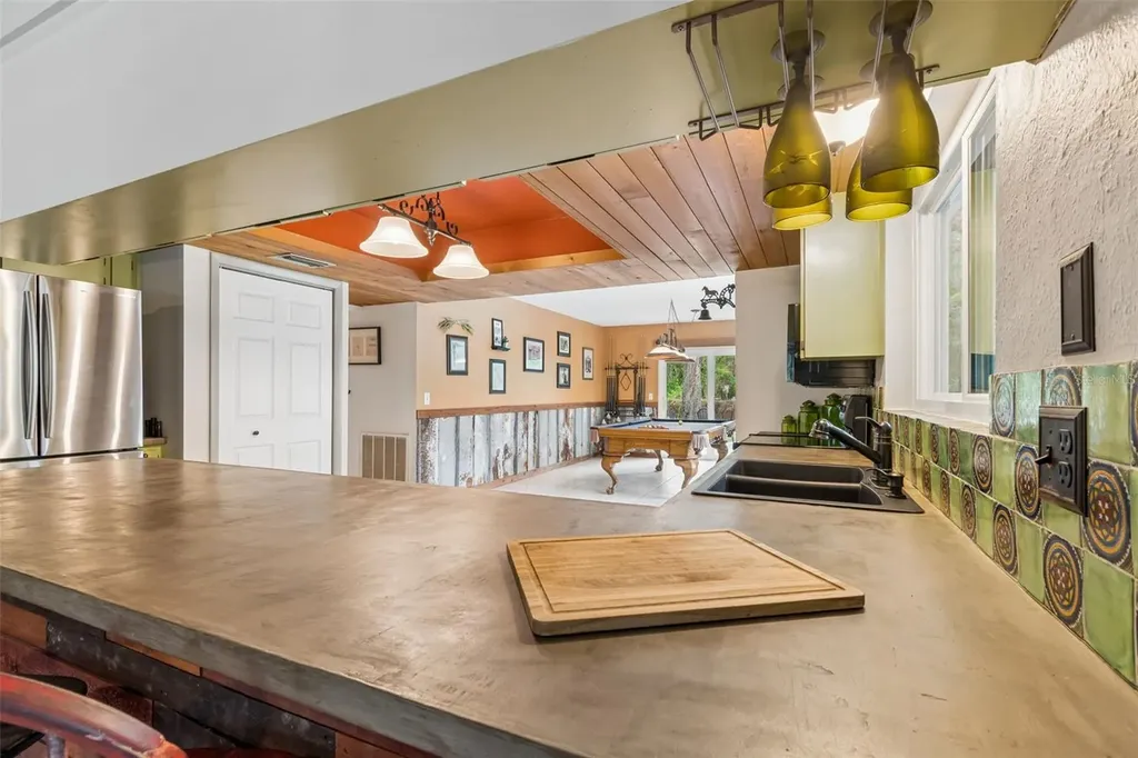2525 Victarra Circle Lutz FL 33559