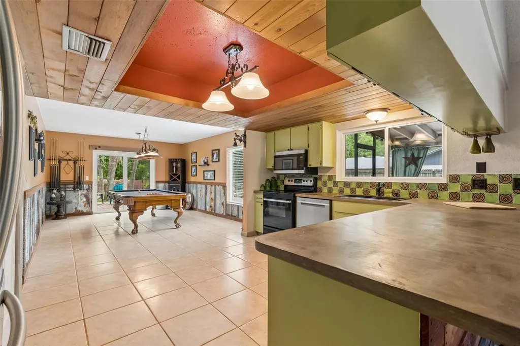 2525 Victarra Circle Lutz FL 33559