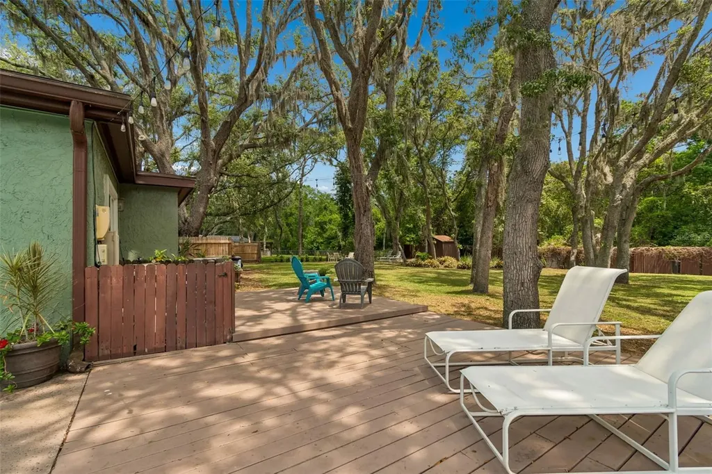 2525 Victarra Circle Lutz FL 33559
