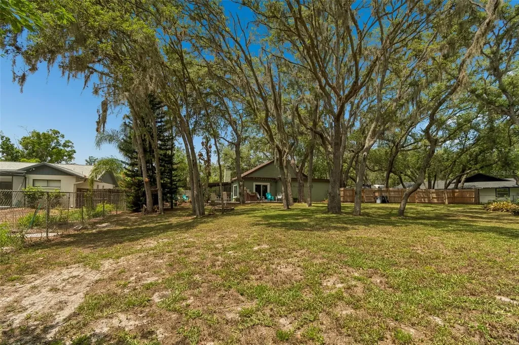 2525 Victarra Circle Lutz FL 33559