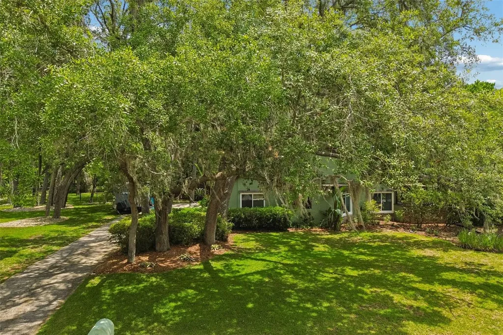 2525 Victarra Circle Lutz FL 33559