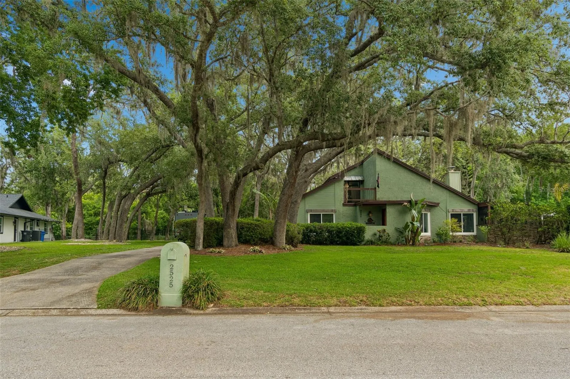 2525 Victarra Circle Lutz FL 33559