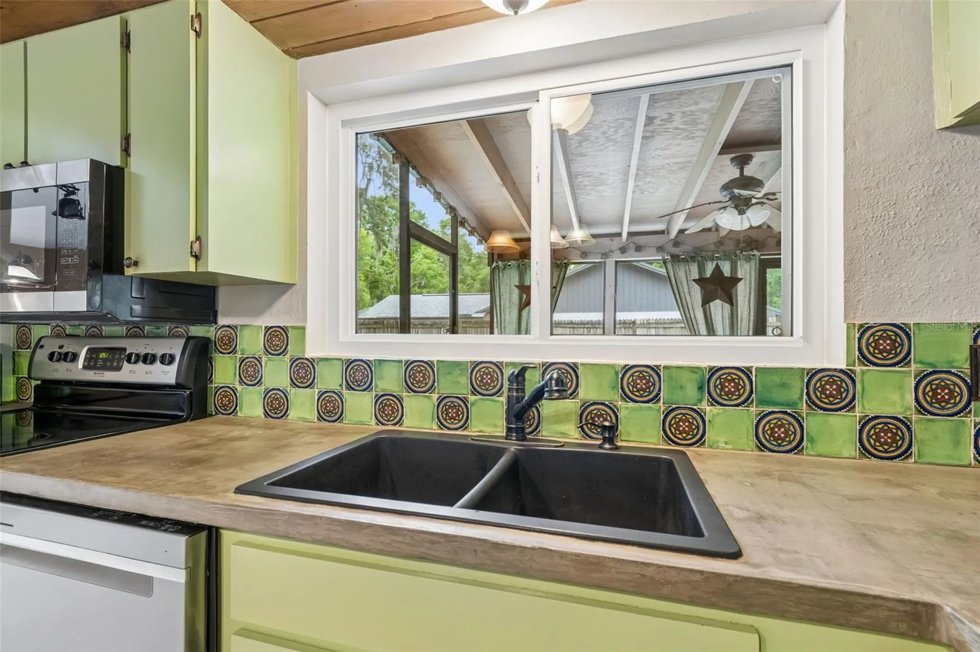2525 Victarra Circle Lutz FL 33559