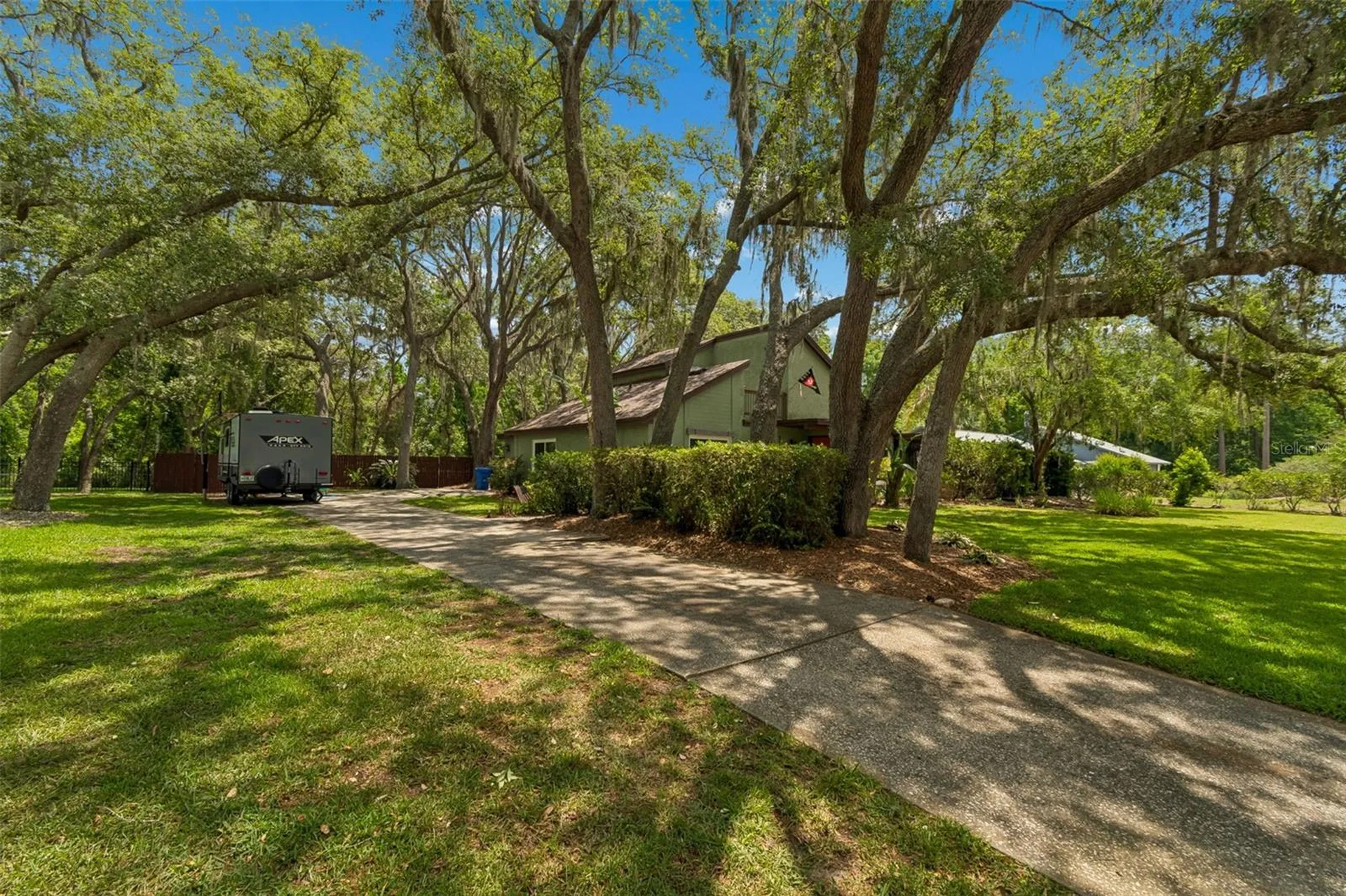 2525 Victarra Circle Lutz FL 33559