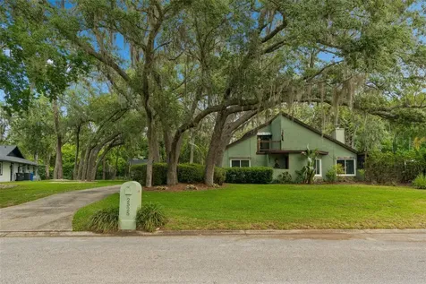 2525 Victarra Circle Lutz FL 33559