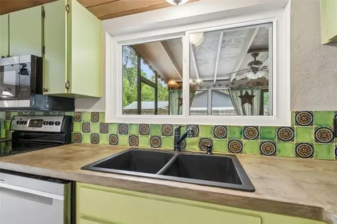 2525 Victarra Circle Lutz FL 33559