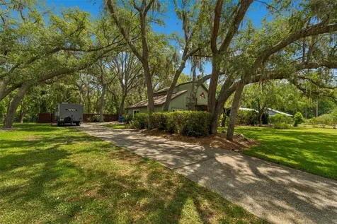 2525 Victarra Circle Lutz FL 33559