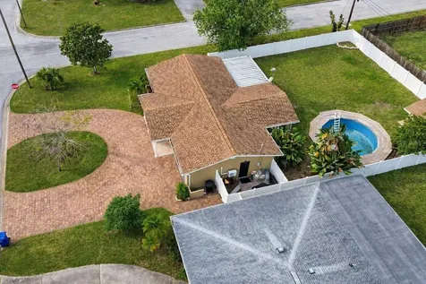 4581 21st Avenue N St Petersburg FL 33713
