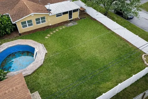 4581 21st Avenue N St Petersburg FL 33713