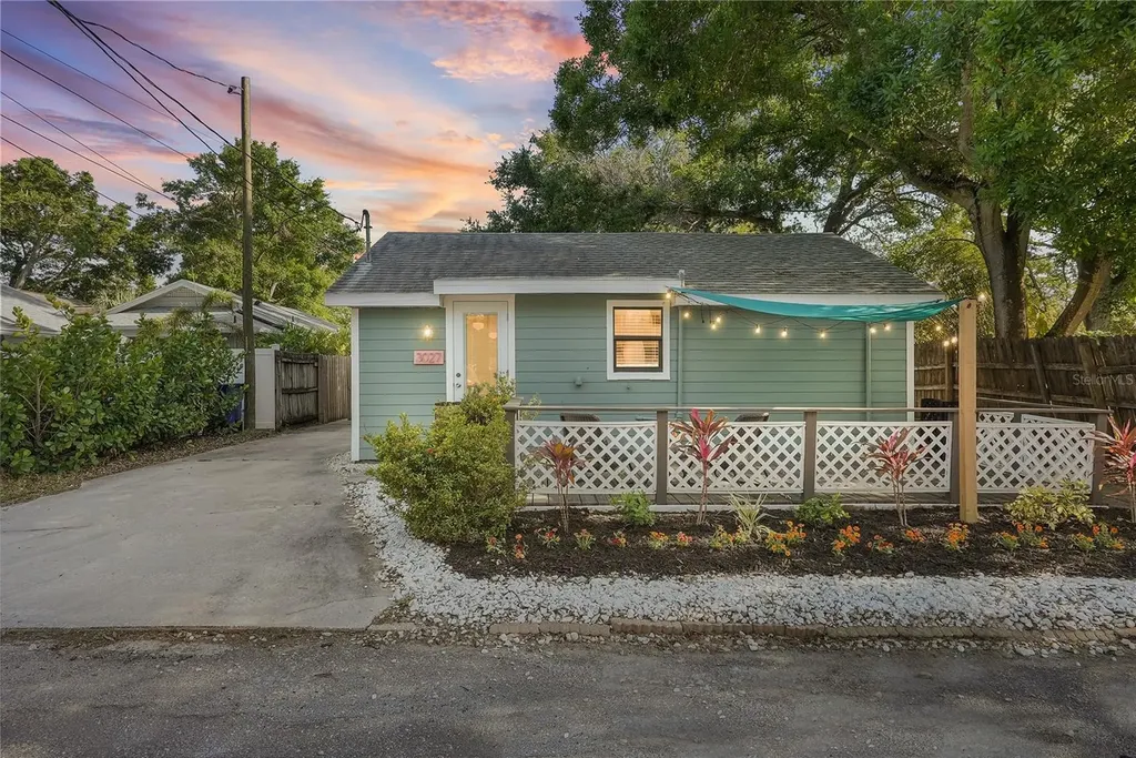 3027 Burlington Avenue N St Petersburg FL 33713