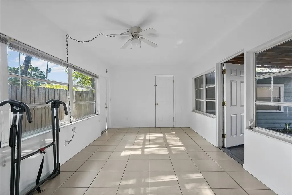 3027 Burlington Avenue N St Petersburg FL 33713