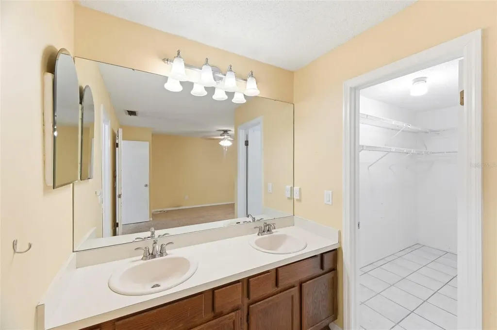 4012 Huxford Court Tampa FL 33624