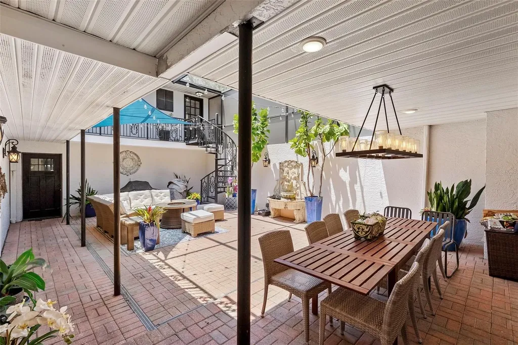 5009 S Elberon Street Tampa FL 33611