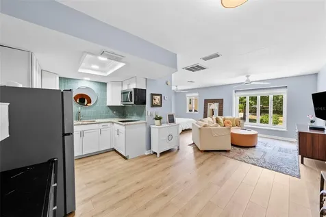5009 S Elberon Street Tampa FL 33611