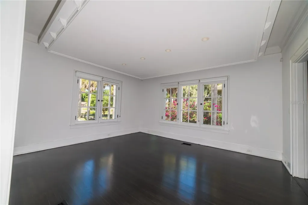 533 S Center Street Eustis FL 32726
