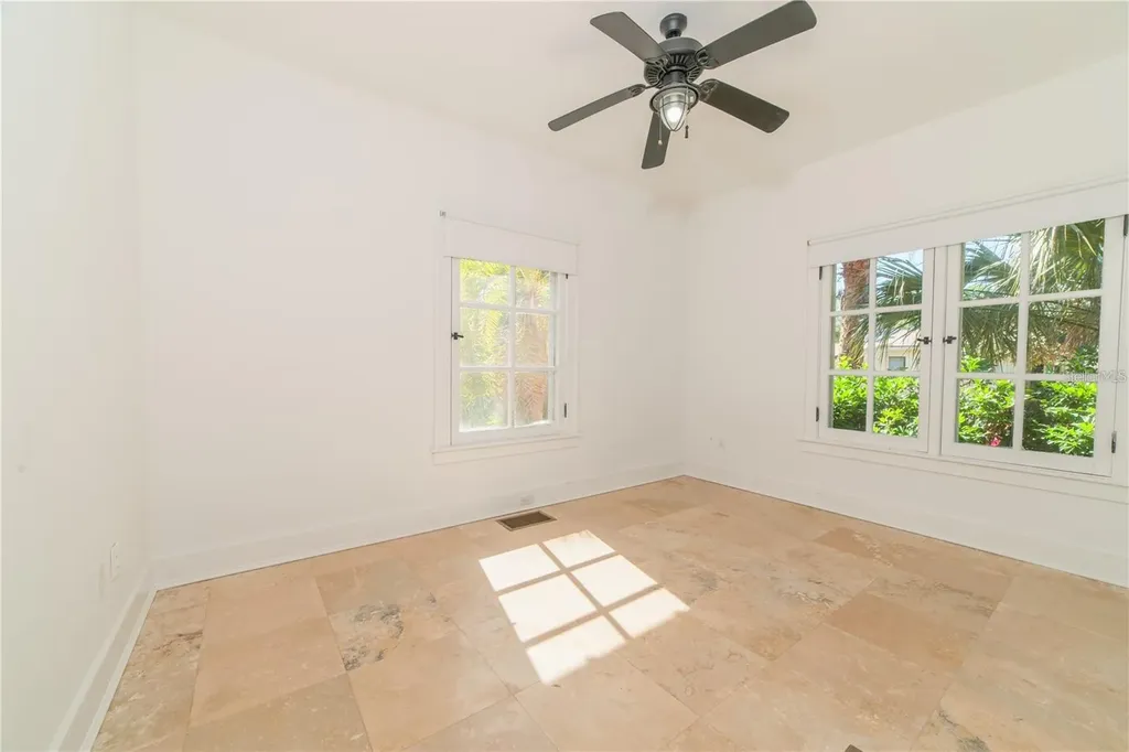 533 S Center Street Eustis FL 32726