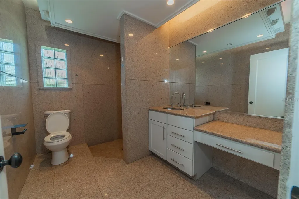 533 S Center Street Eustis FL 32726