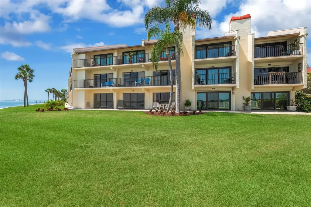 7520 Sunshine Skyway Lane S St Petersburg FL 33711