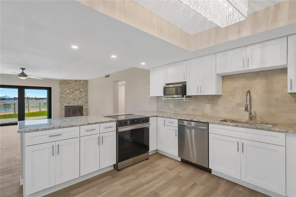 7520 Sunshine Skyway Lane S St Petersburg FL 33711