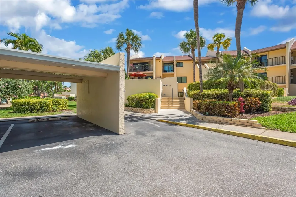 7520 Sunshine Skyway Lane S St Petersburg FL 33711