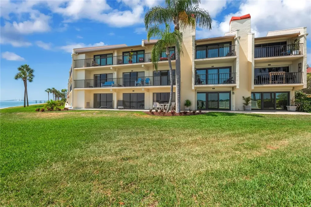 7520 Sunshine Skyway Lane S St Petersburg FL 33711
