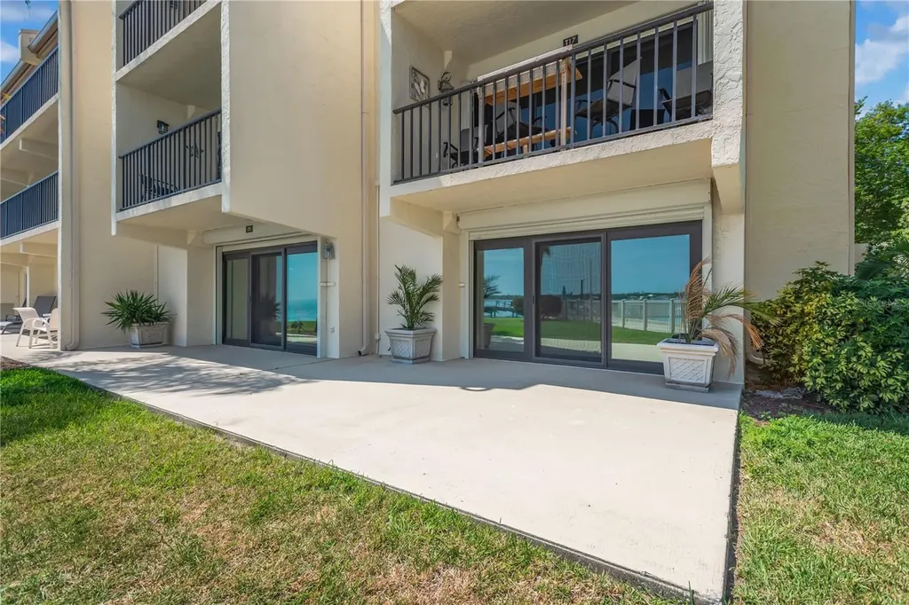 7520 Sunshine Skyway Lane S St Petersburg FL 33711