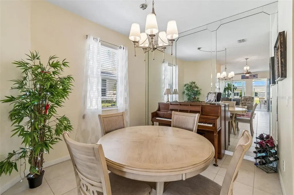 2011 Sifield Greens Way Sun City Center FL 33573