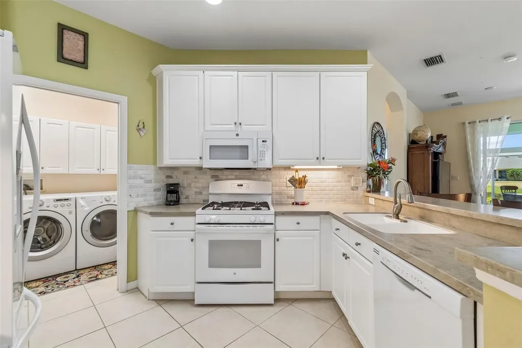 2011 Sifield Greens Way Sun City Center FL 33573