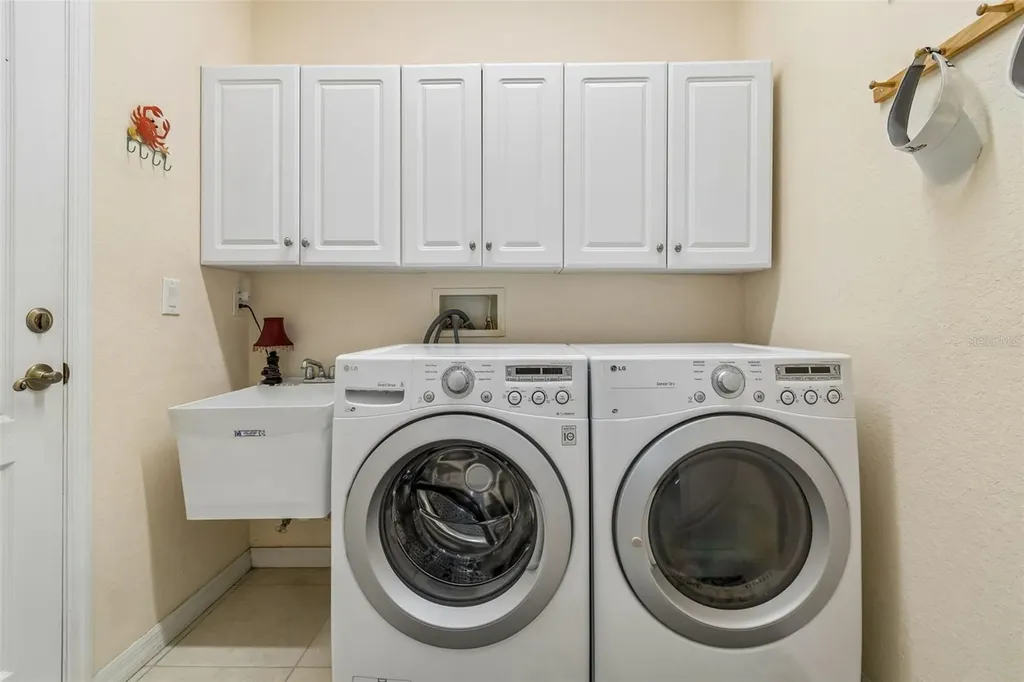 2011 Sifield Greens Way Sun City Center FL 33573