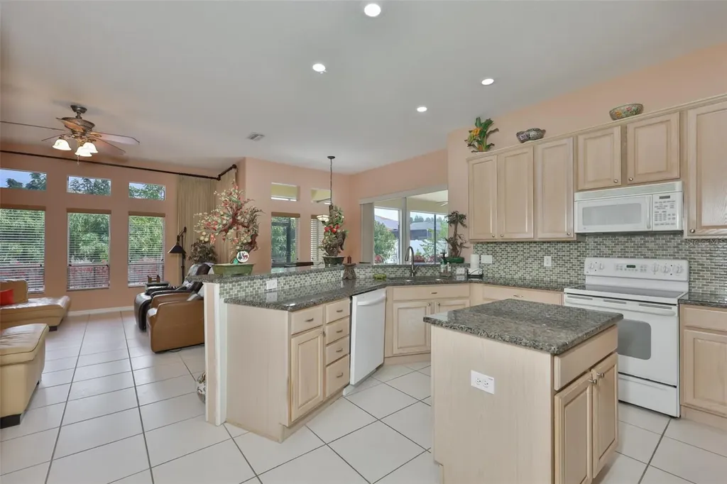 3822 Cardenal Avenue Sun City Center FL 33573