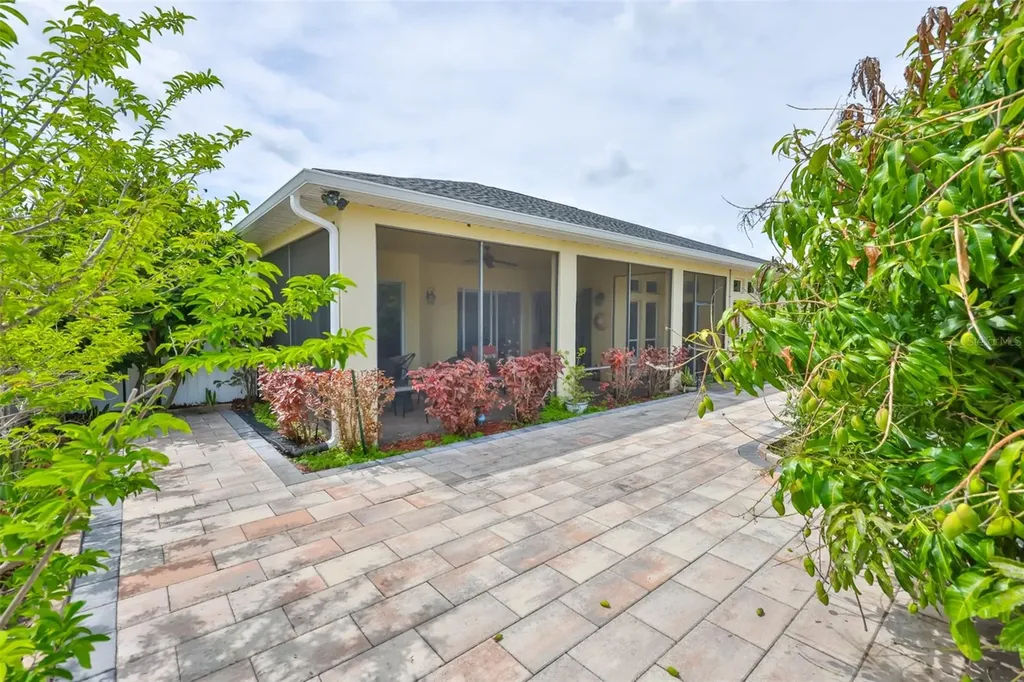 3822 Cardenal Avenue Sun City Center FL 33573