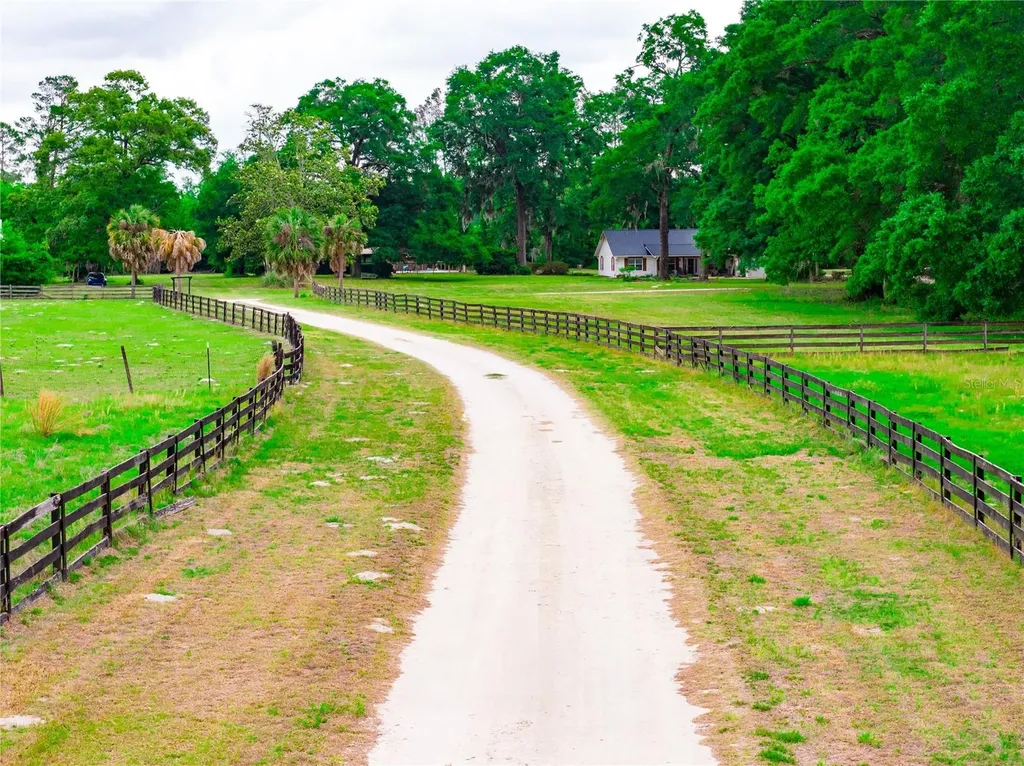 27084 29 Road Branford FL 32008