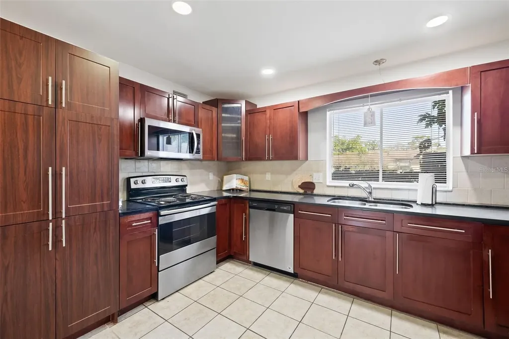 8601 Huron Court Tampa FL 33614