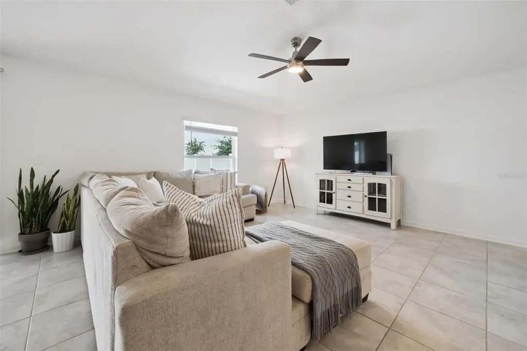 893 Laurel View Way Groveland FL 34736