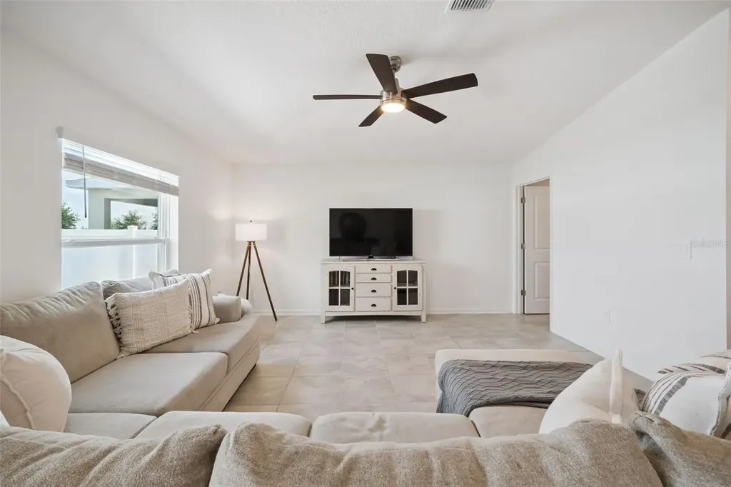 893 Laurel View Way Groveland FL 34736