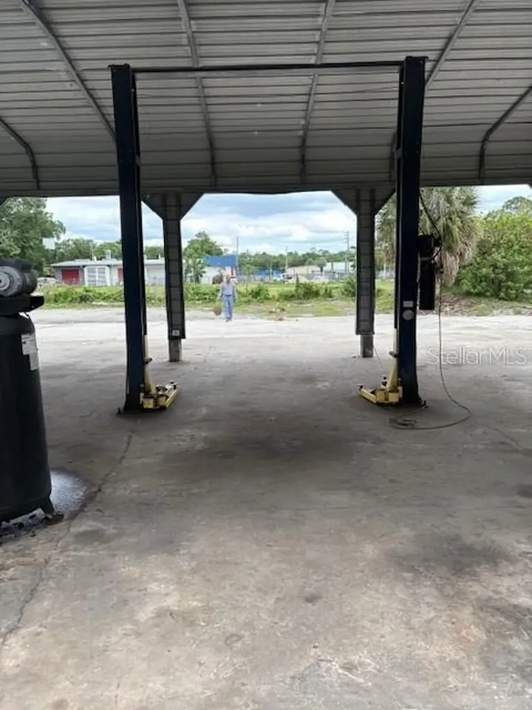 6464 E Colonial Drive Orlando FL 32807