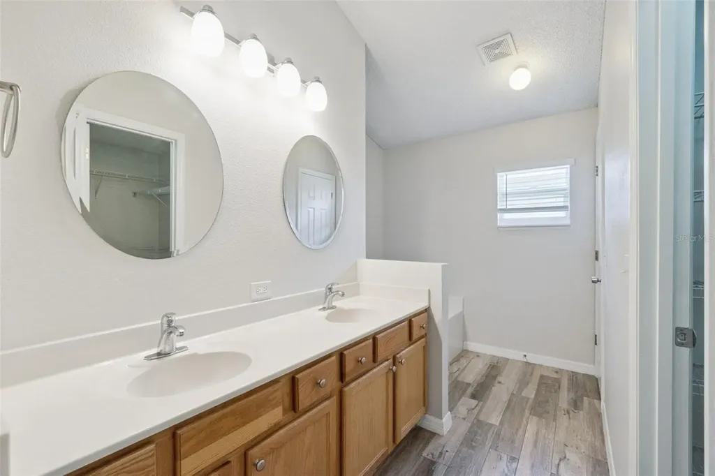 560 Brown Bear Way St Cloud FL 34772