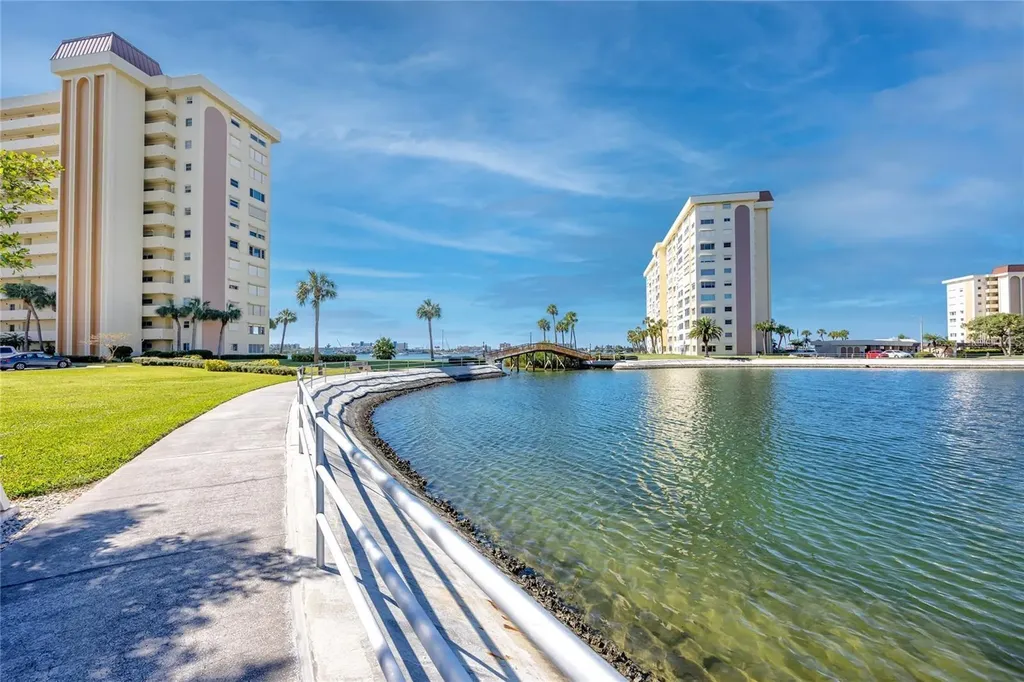 4550 Cove Circle St Petersburg FL 33708