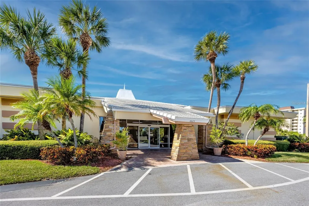 4550 Cove Circle St Petersburg FL 33708