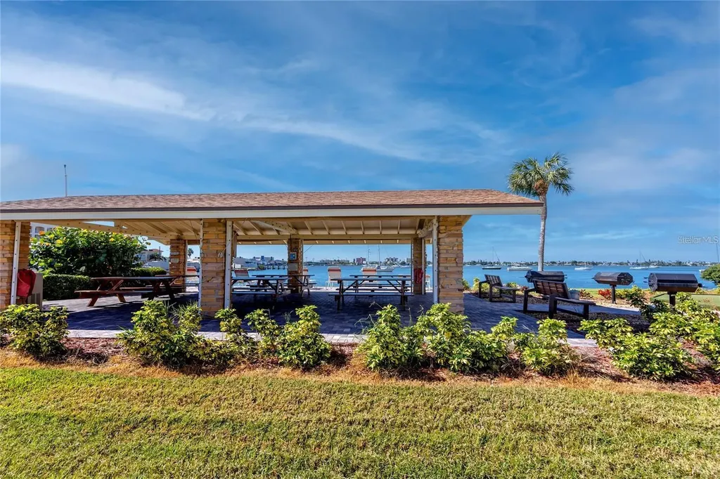4550 Cove Circle St Petersburg FL 33708