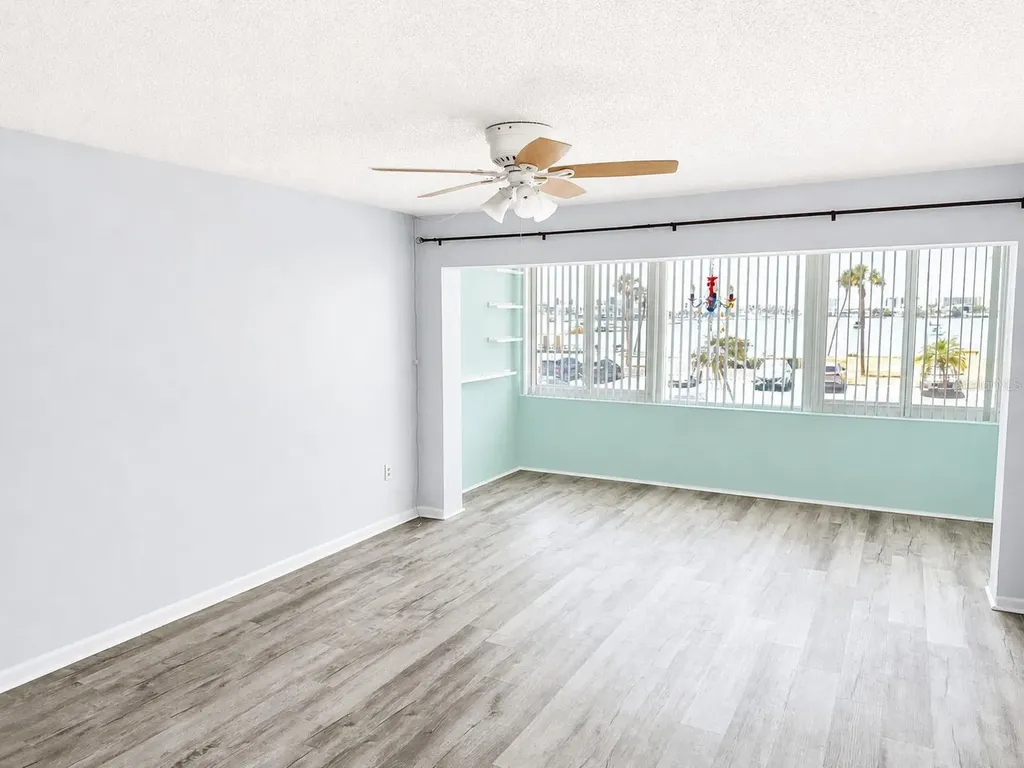 4550 Cove Circle St Petersburg FL 33708