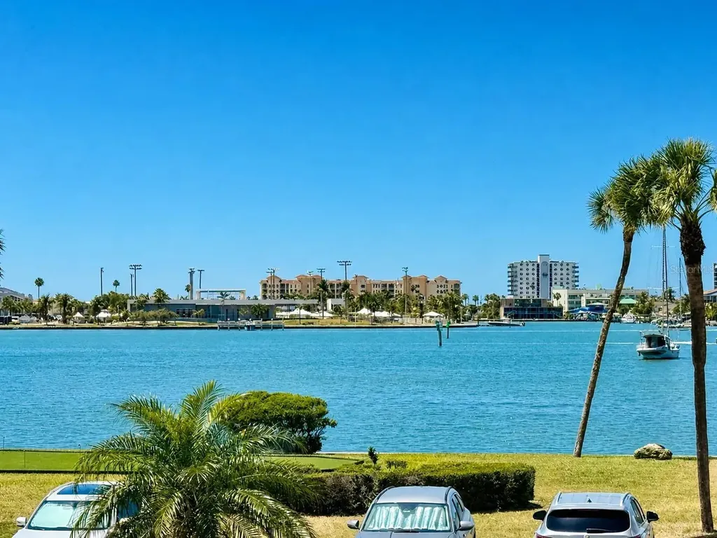 4550 Cove Circle St Petersburg FL 33708