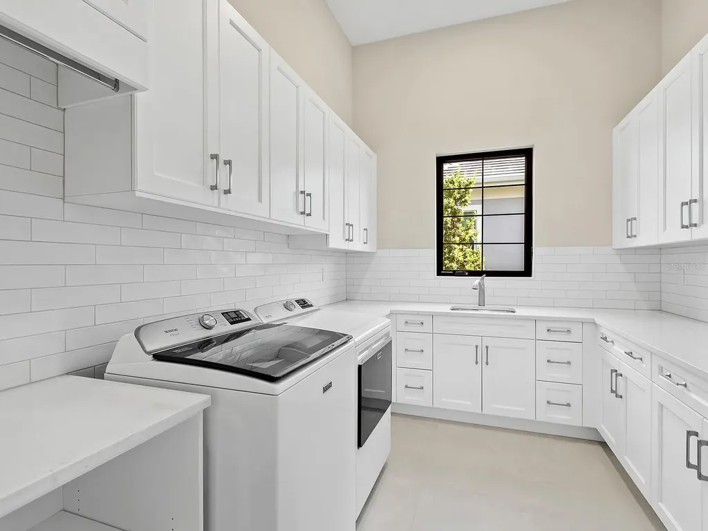 572 Blue Shell Loop Sarasota FL 34240