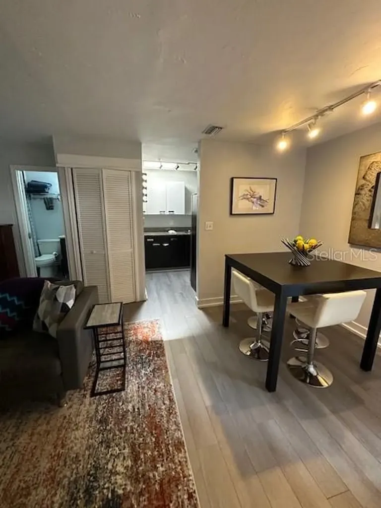 1802 Lucerne Terrace Orlando FL 32806