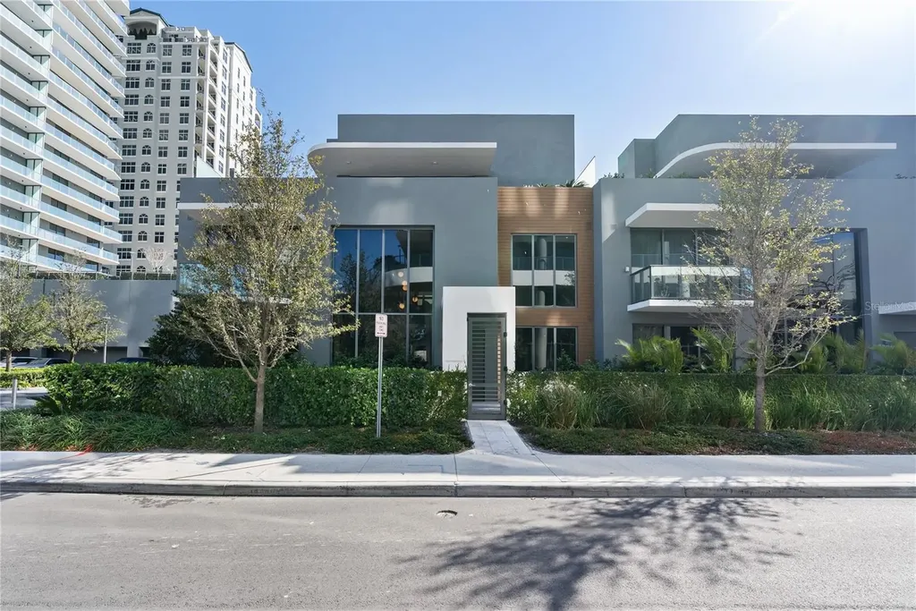 3020 W Santiago Street Tampa FL 33629