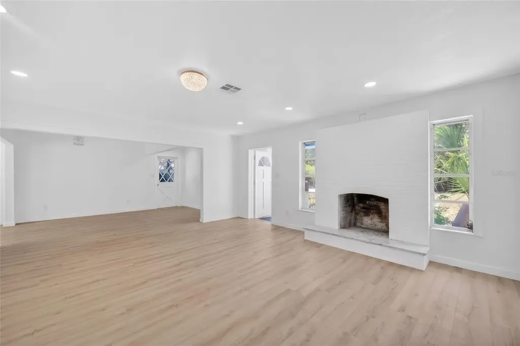 4725 N Tuttle Avenue Sarasota FL 34234