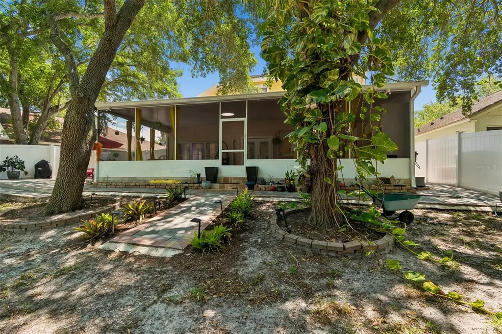 9803 Long Meadow Drive Tampa FL 33615