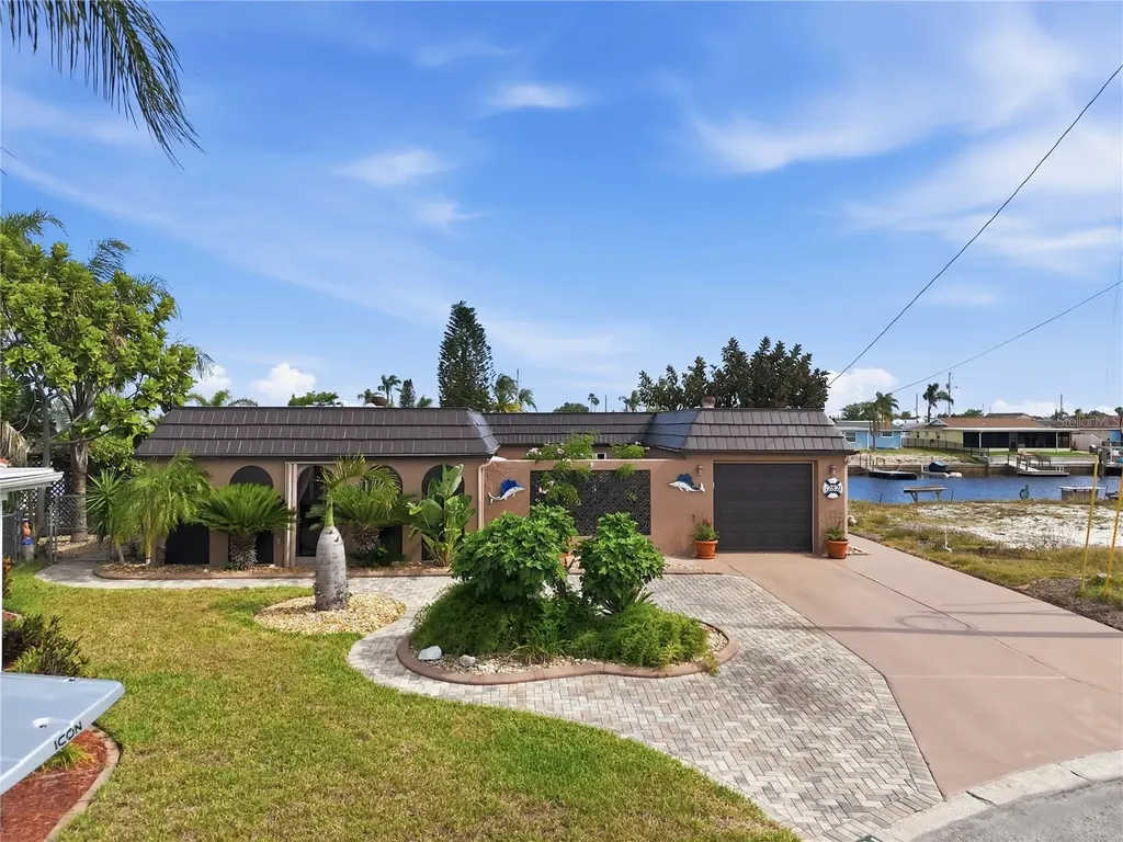 12821 4th Isle Hudson FL 34667