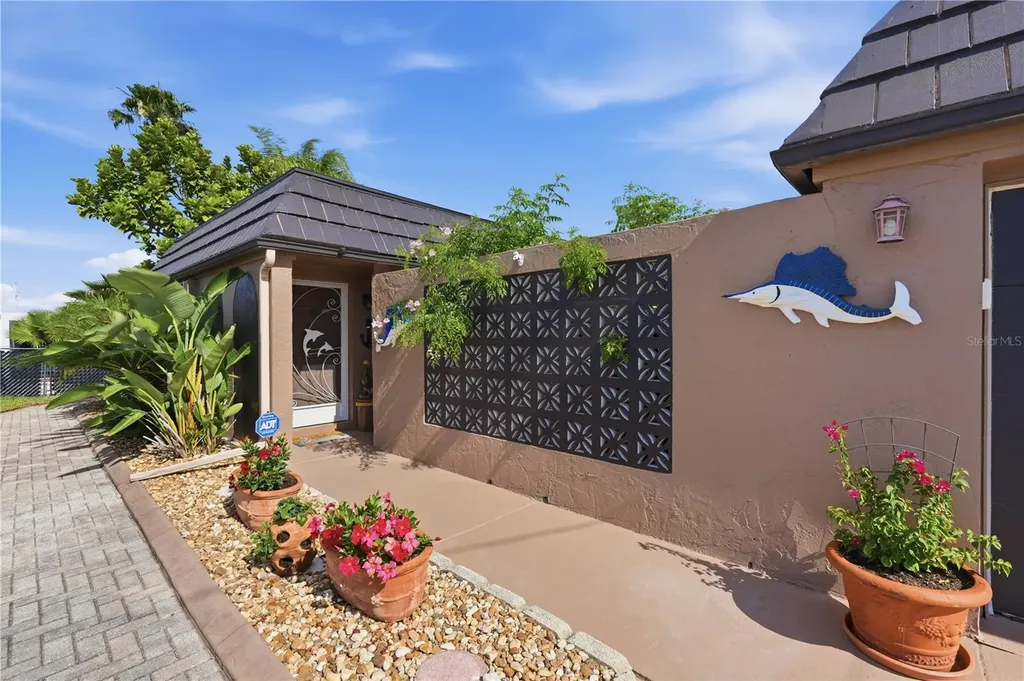 12821 4th Isle Hudson FL 34667
