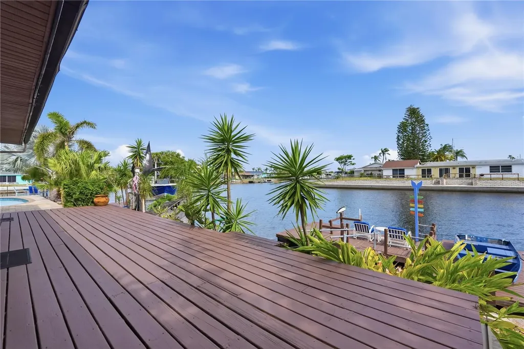 12821 4th Isle Hudson FL 34667